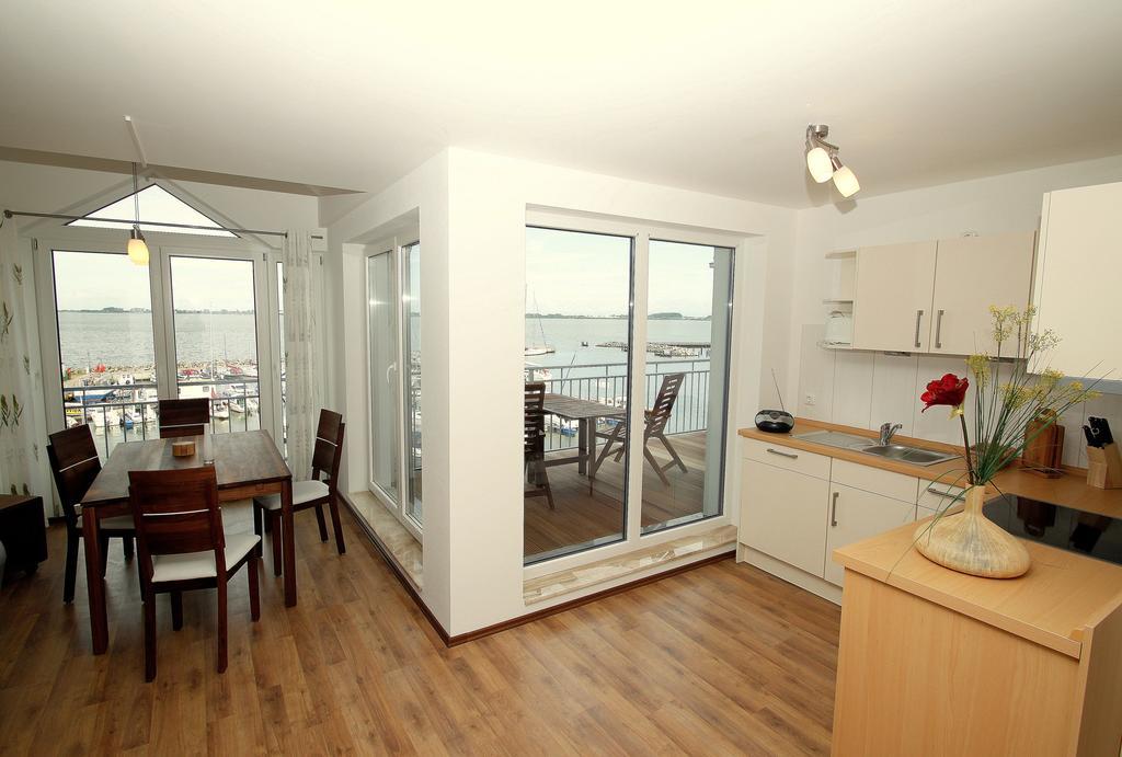 Ferienwohnung Wiek Im Hafenkieker วีคเอาฟ์รือเกน ห้อง รูปภาพ