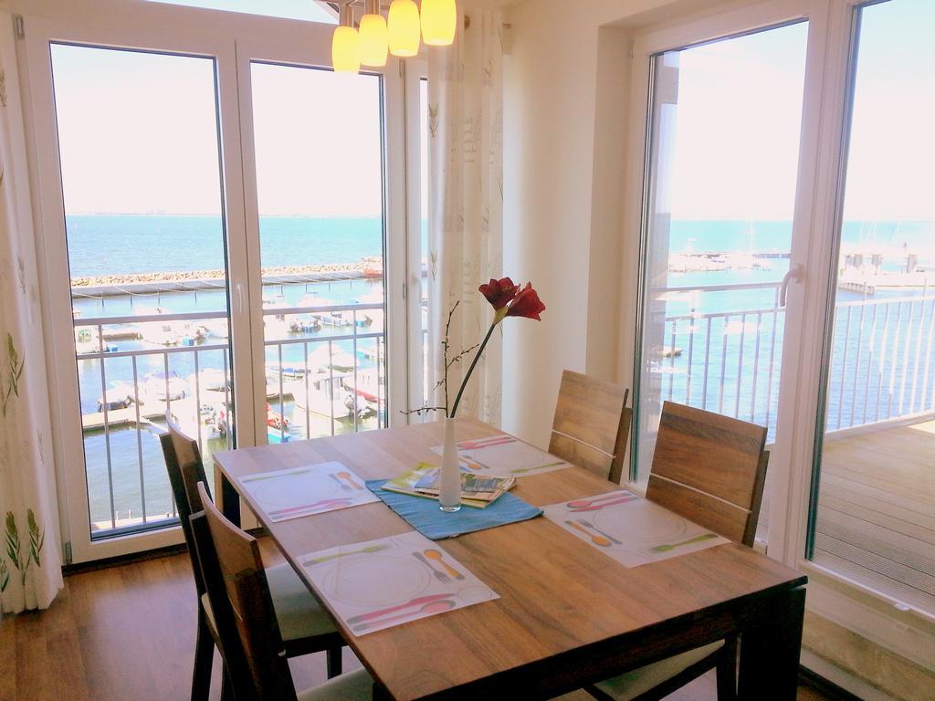 Ferienwohnung Wiek Im Hafenkieker วีคเอาฟ์รือเกน ห้อง รูปภาพ