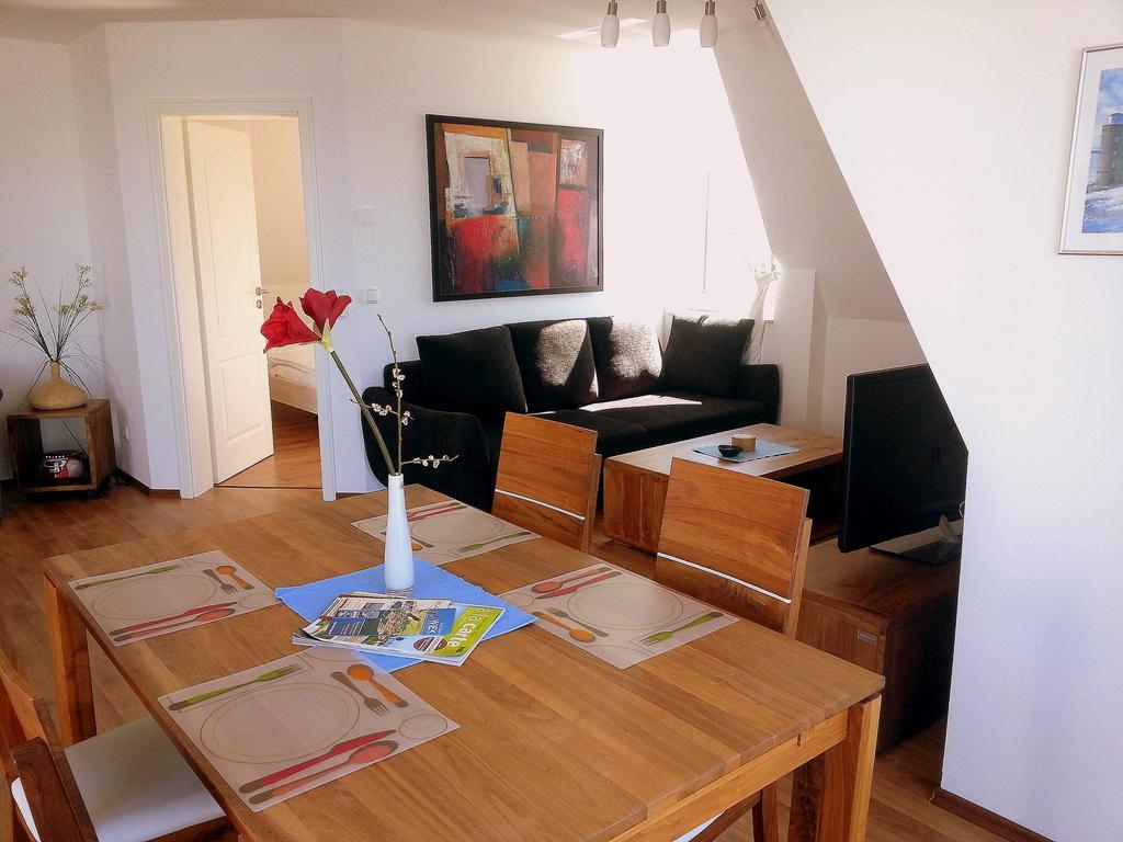 Ferienwohnung Wiek Im Hafenkieker วีคเอาฟ์รือเกน ห้อง รูปภาพ